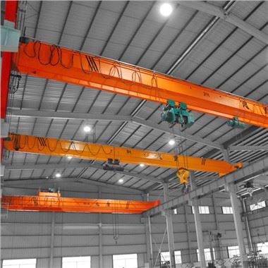 Cần cẩu du lịch trên cao mới